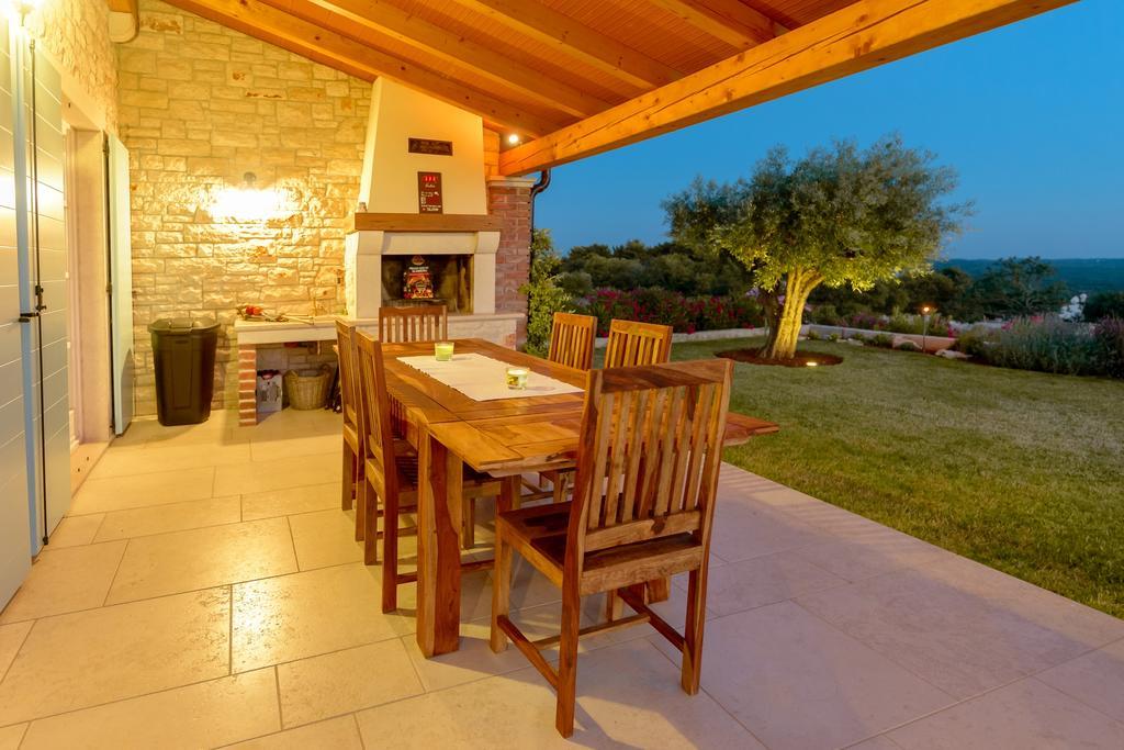 Villa Rajski Dvori Sveti Lovreč Pazenatički Eksteriør billede